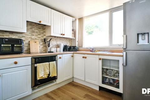 3 bedroom semi-detached bungalow for sale, Deanhurst Gardens, Morley, Leeds
