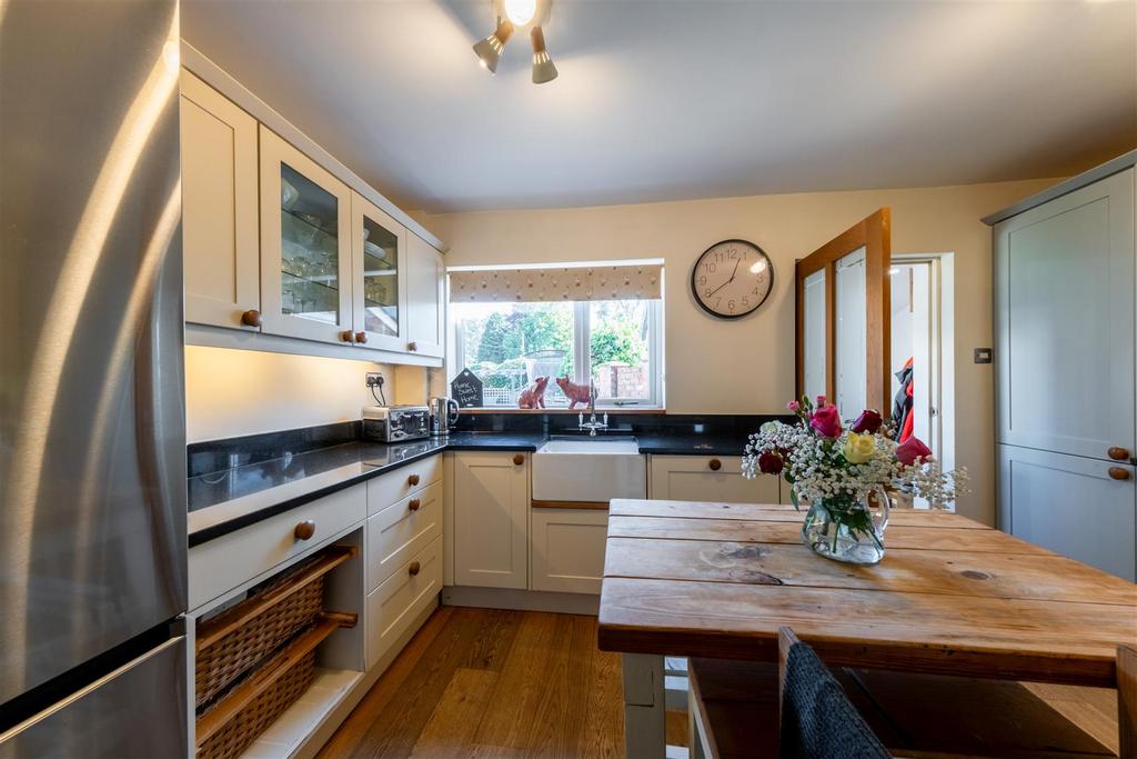 26 The Avenue-002.jpg