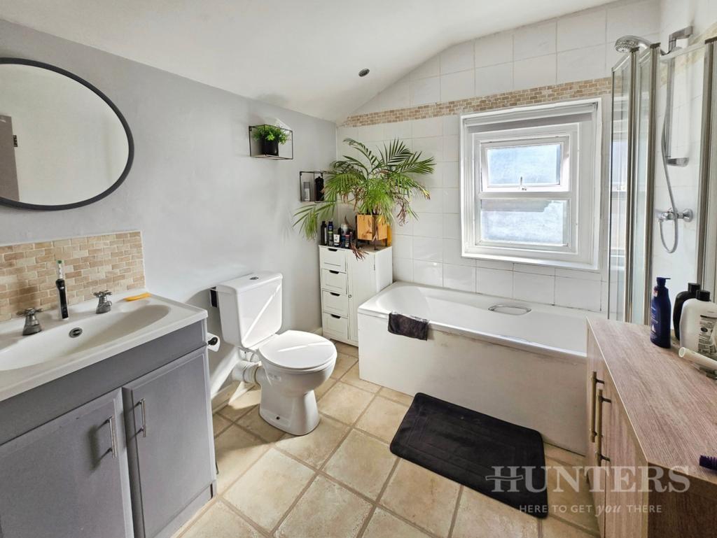 Pbox-bathroom-343207.jpg