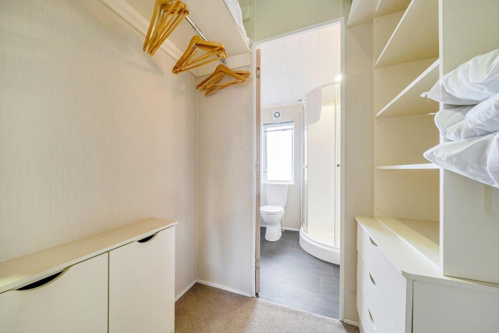 MASTER WALK-THROUGH WARDROBE.jpg