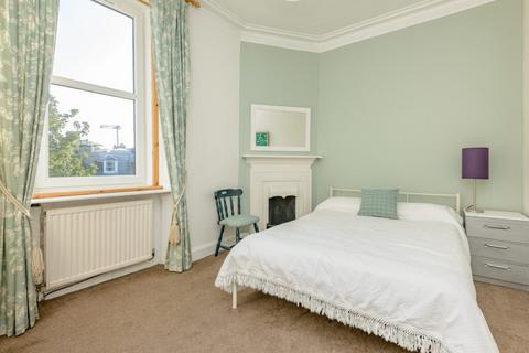 2 bedroom flat for sale, 17 (3F1) Blackwood Crescent, Newington, EH9 1RA