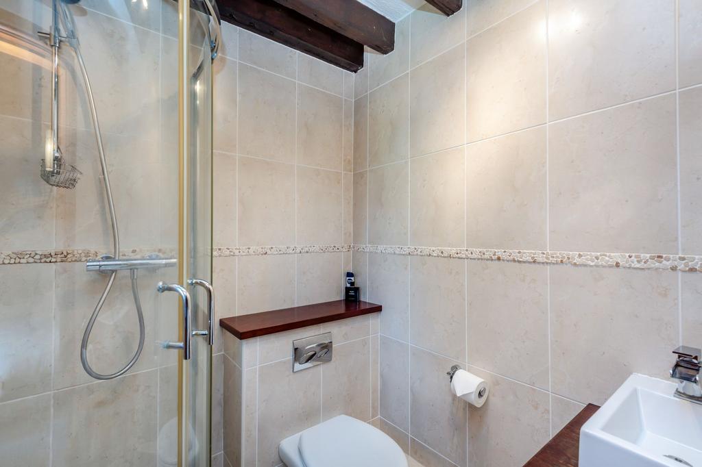 Bedroom 2 ensuite