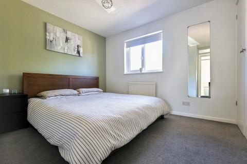 124 Bracken Close, Carterton, OX18 1TG