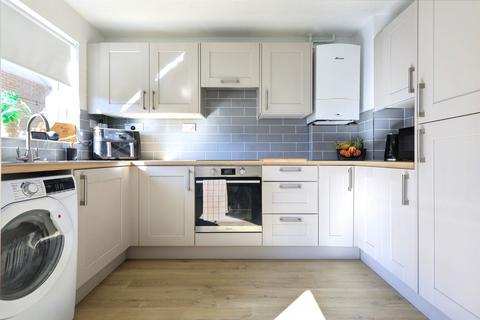 124 Bracken Close, Carterton, OX18 1TG