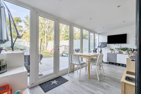 18 Bruce Road, Woodley, Reading, RG5 3DZ