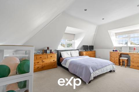 4 bedroom detached house for sale, Goring Road, Staines-upon-thames TW18