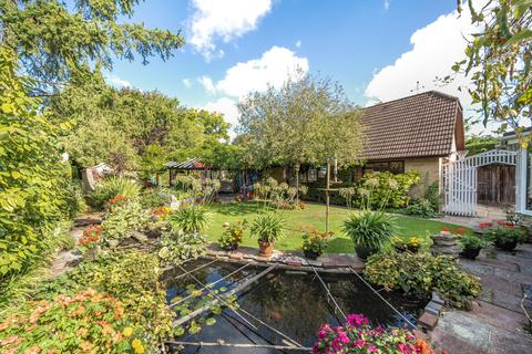 4 bedroom detached house for sale, Fenns Lane, West End, Woking, GU24