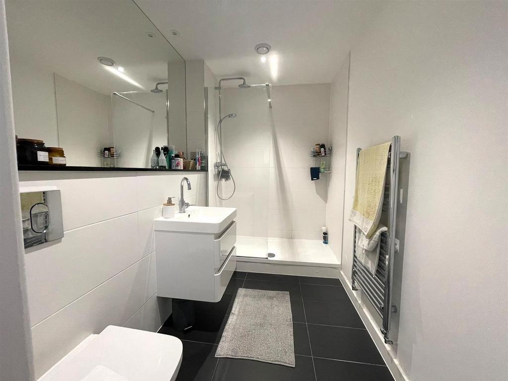 Shower Room.jpg