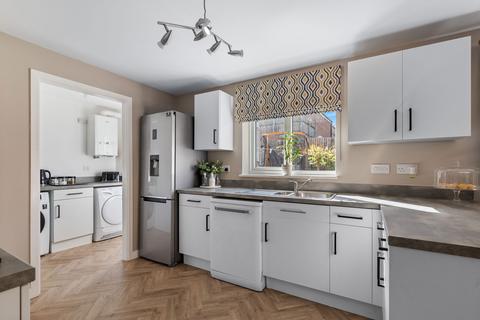 4 bedroom detached house for sale, Kestrel Road, Barnsley S75