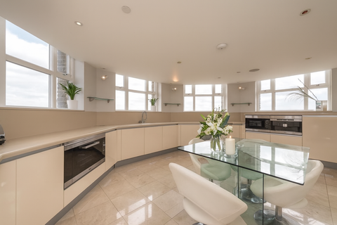 undefined, Royal Drive, London N11