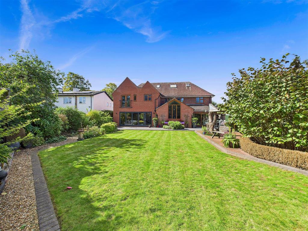 CAM04366 G0-PR0136-STILL024.jpg