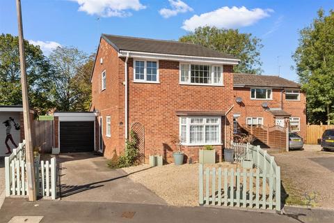 4 bedroom detached house for sale, Maple Close, Evesham WR11