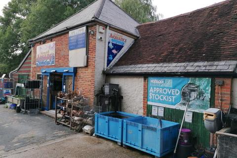 Retail property (high street) to rent, Vicarage Walk Newport PO30 5JH