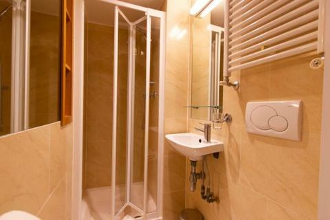 Studio to rent, Cartwright Gardens, Bloomsbury, WC1H