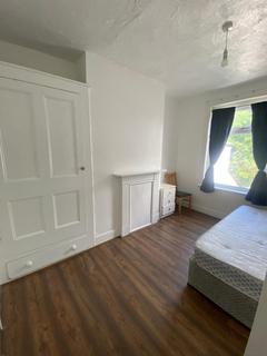 4 bedroom terraced house to rent, Padwell Road, Hampshire, SO14