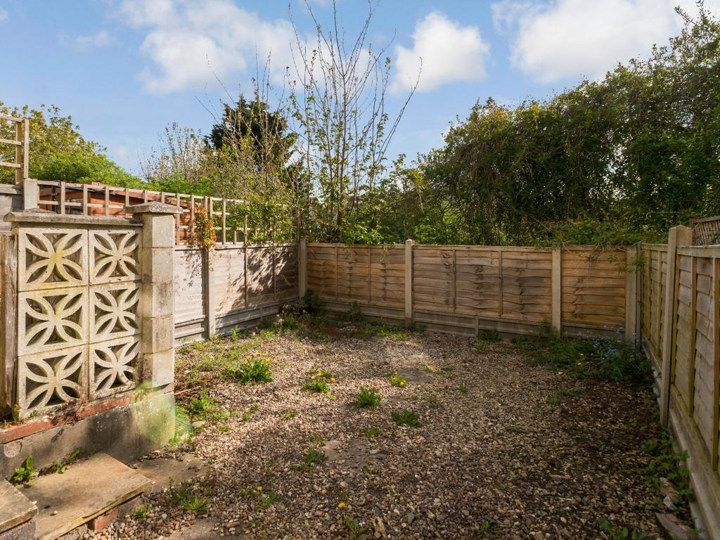 Private fenced garden with sunny exposure...
