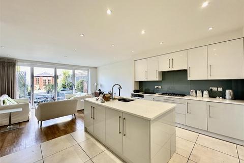 3 bedroom terraced house for sale, Glendale Gardens, Leigh-On-Sea