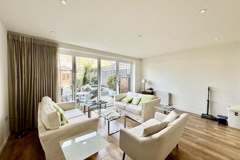 3 bedroom terraced house for sale, Glendale Gardens, Leigh-On-Sea