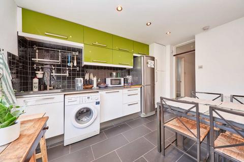2 bedroom flat for sale, Sandmere Road, London SW4