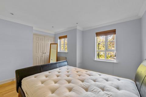 12 Grenadier Place, Caterham, CR3 5ZE