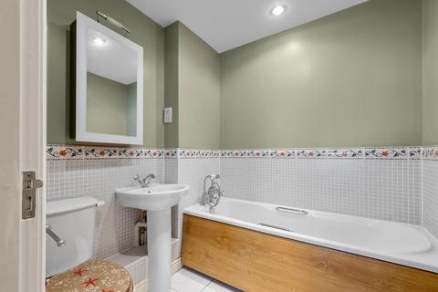 12 Grenadier Place, Caterham, CR3 5ZE