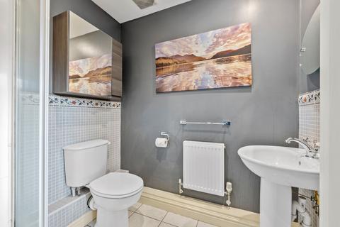 12 Grenadier Place, Caterham, CR3 5ZE