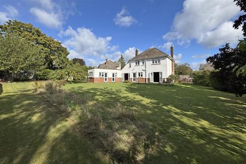 4 bedroom detached house for sale, Milford * No Onward Chain*