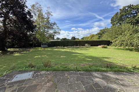 4 bedroom detached house for sale, Milford * No Onward Chain*