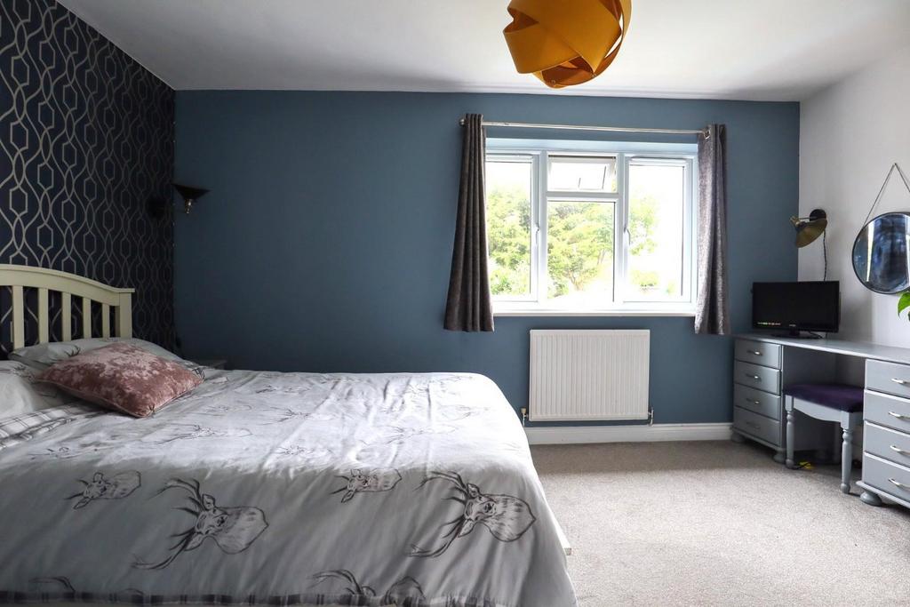 Bedroom 1 (3).jpg