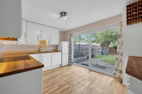 27 Ludwick Mews, London, SE14 6NF