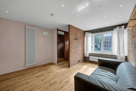 27 Ludwick Mews, London, SE14 6NF
