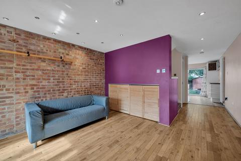 27 Ludwick Mews, London, SE14 6NF