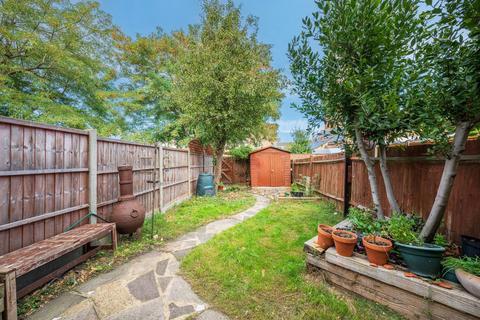 27 Ludwick Mews, London, SE14 6NF