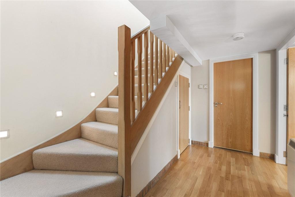 Hermand Crescent 17