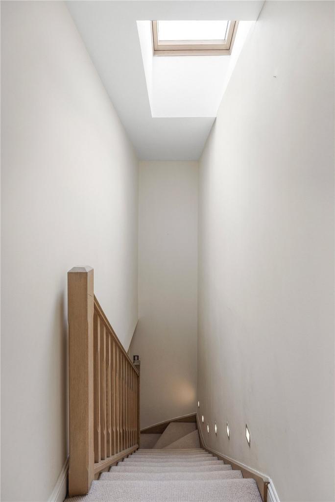 Hermand Crescent 30