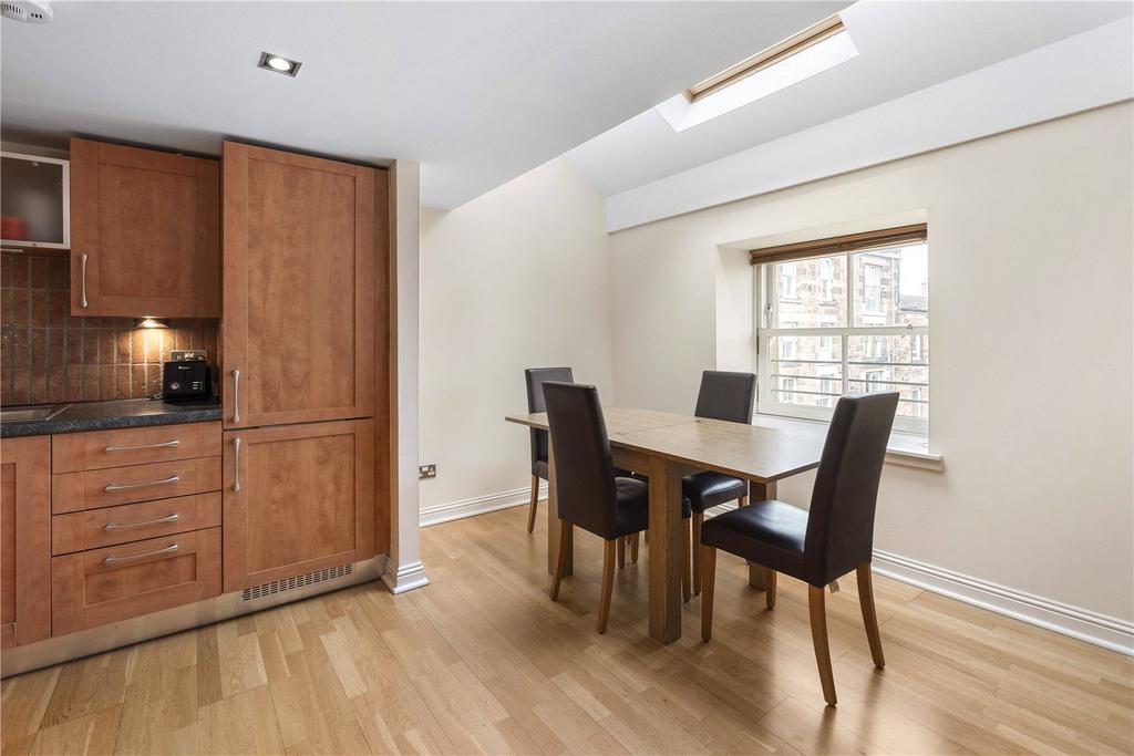 Hermand Crescent 7