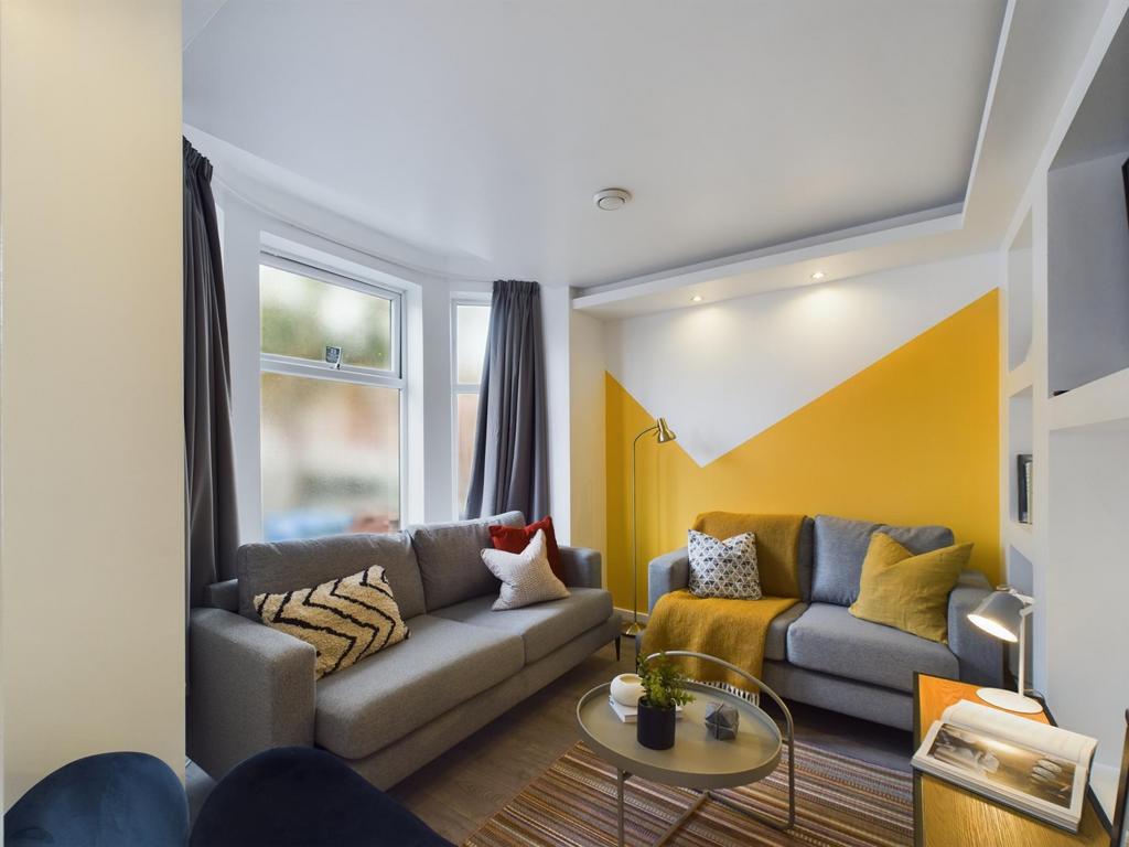 A spacious and welcoming contemporary living ro...