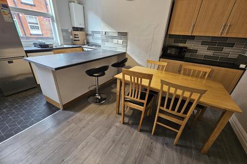 1 bedroom in a house share to rent, Burchett Place, Leeds LS6