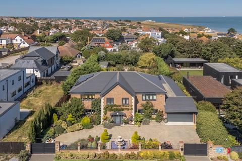 4 bedroom detached house for sale, Fitzroy Avenue, Broadstairs