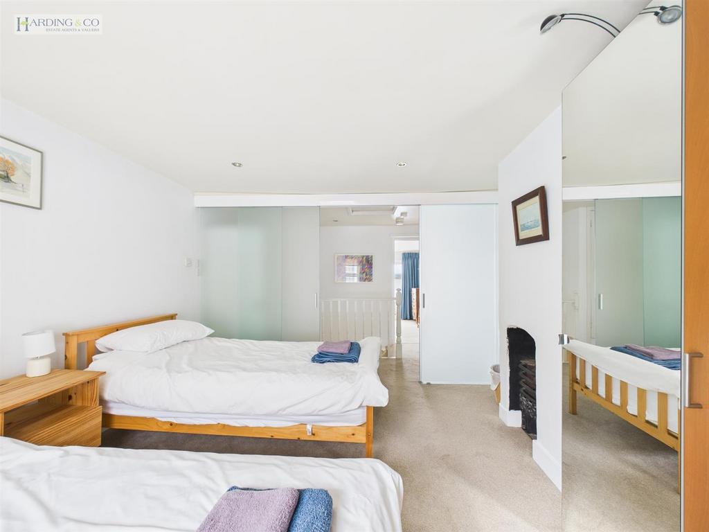 Bedroom 2 (2).jpg