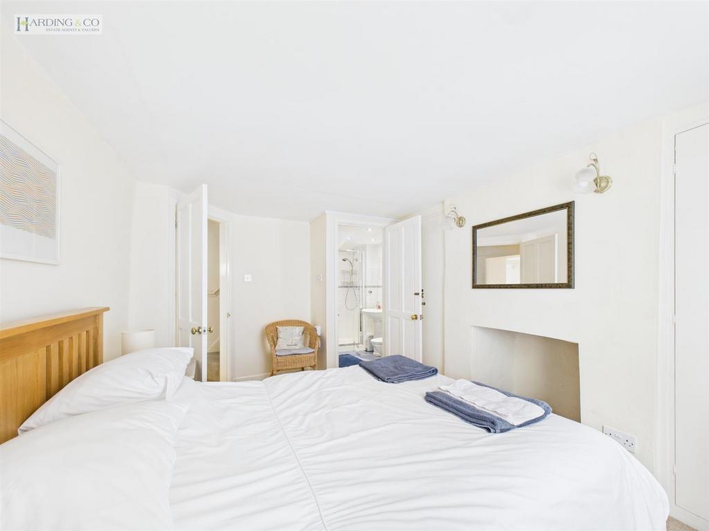 Bedroom 3 (3).jpg