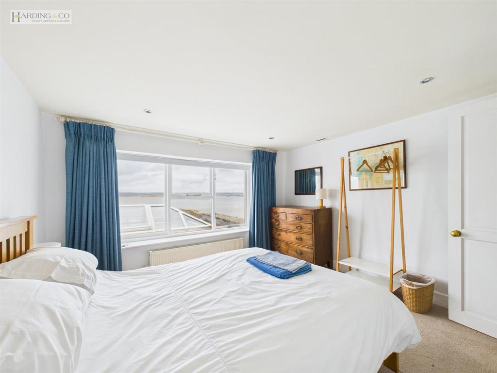 Bedroom 1 (2).jpg