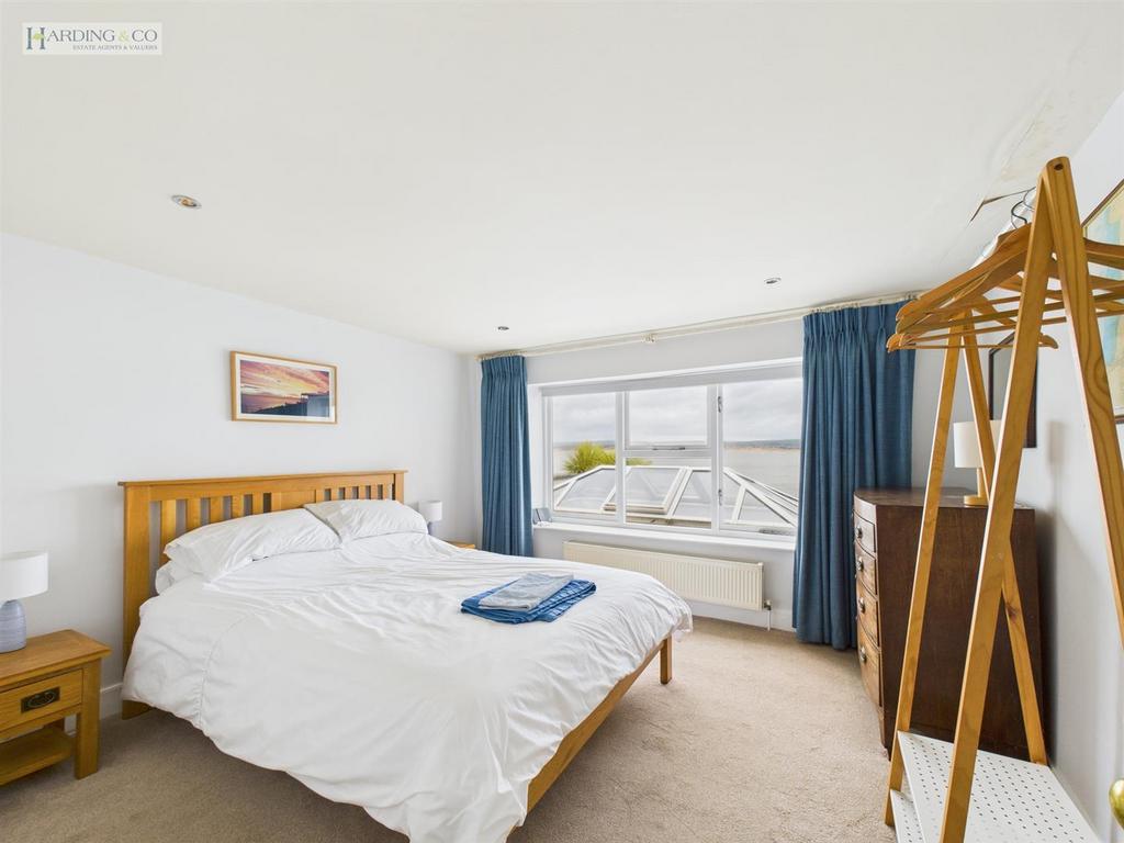 Bedroom 1.jpg
