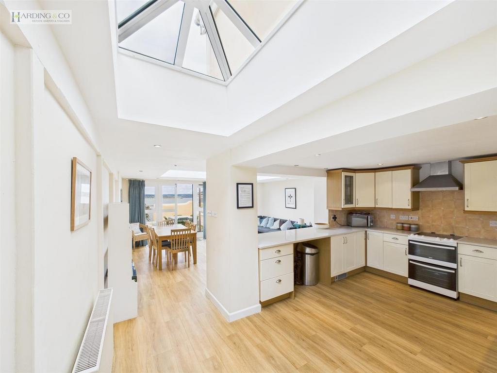 Kitchen Lounge.jpg