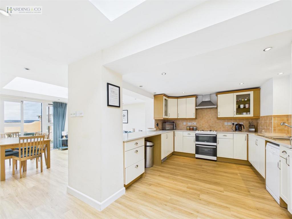 Kitchen Lounge (2).jpg