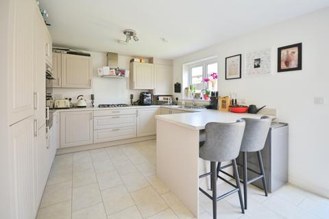 4 bedroom detached house for sale, Bond Close, Faversham