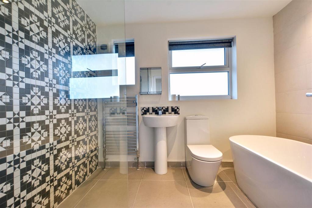 Bathroom 1.jpeg