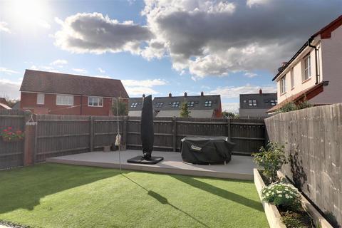 4 bedroom detached house for sale, Rowbotham Way, Great Oldbury, Stonehouse