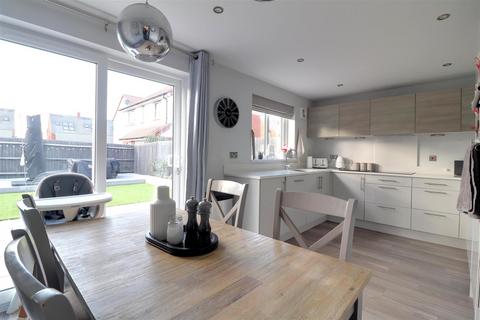 4 bedroom detached house for sale, Rowbotham Way, Great Oldbury, Stonehouse