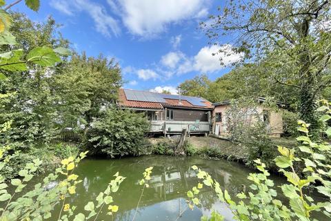 undefined, Ling Road, North Lopham